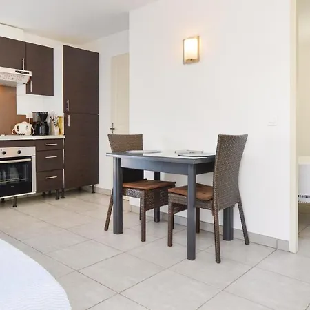 1 Bedroom Cozy In Apartment